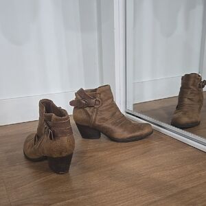 Naturalizer Reagan Brown Ankle Boots Sz6